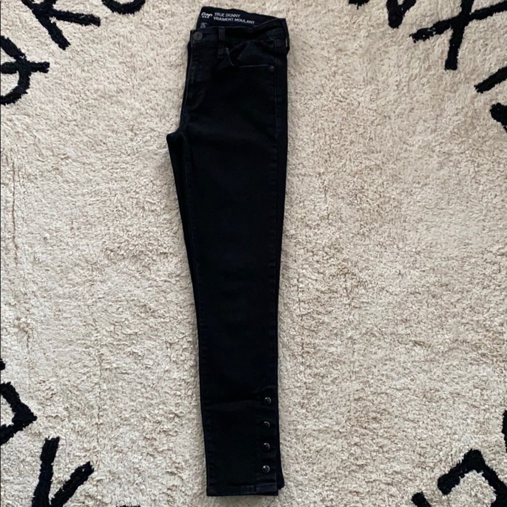 Black Gap Denim Skinny Jeans with Snap Detailing